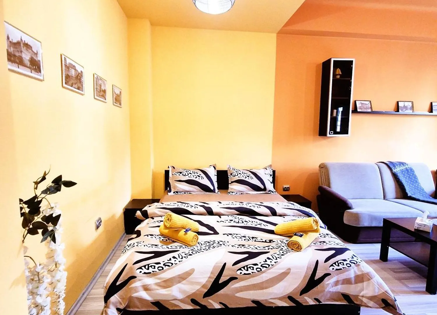 Solaris Central Bukarest 0*,