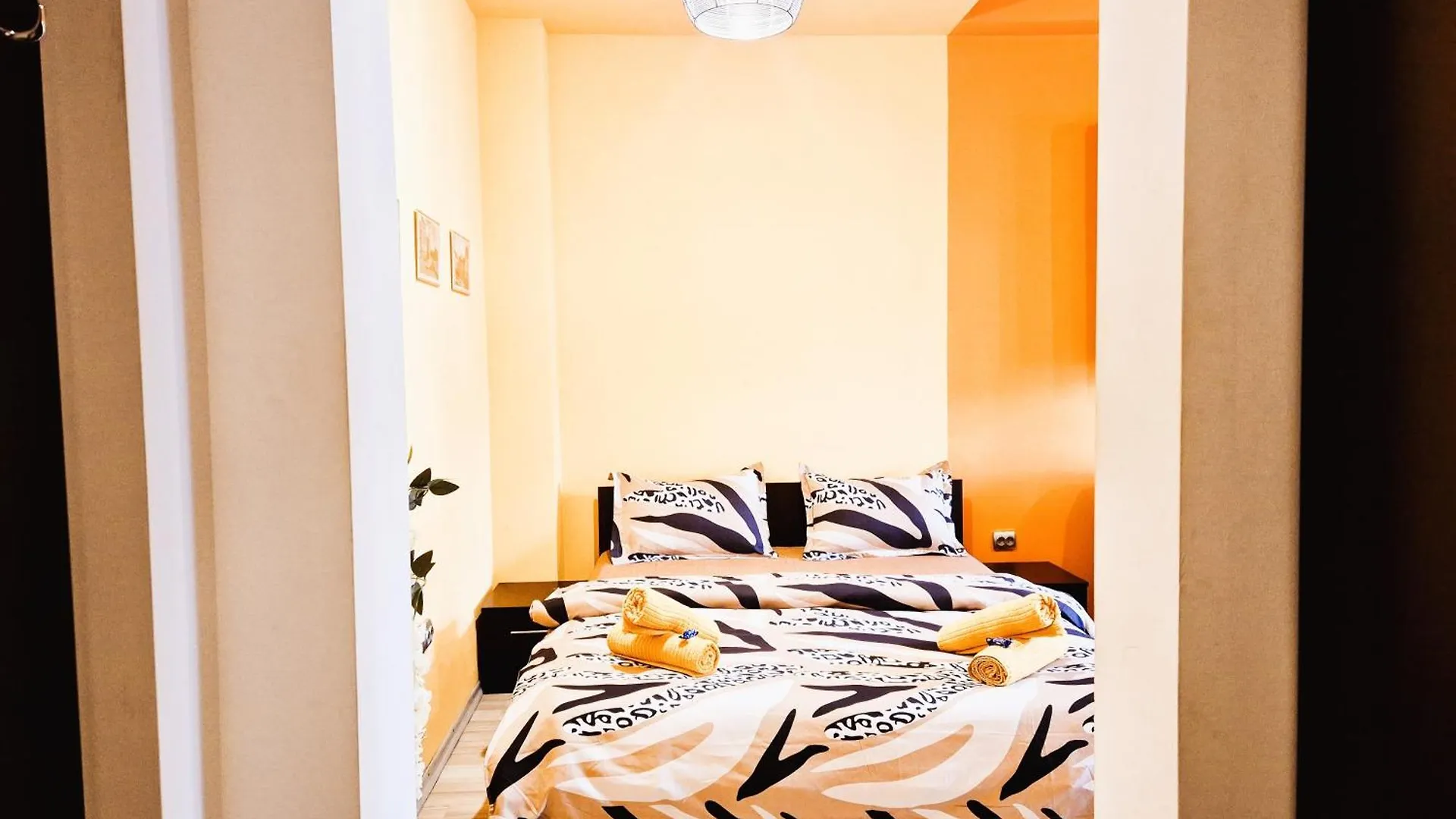 Solaris Central Bukarest 0*,
